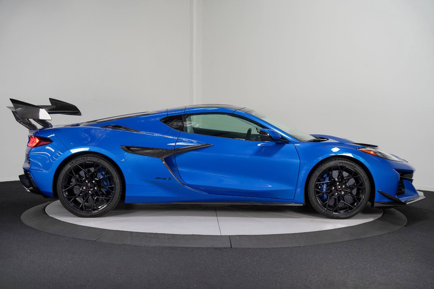 Used 2026 Chevrolet Corvette ZR1 w/ ZR1 Carbon Fiber Aero Package RWD image 10