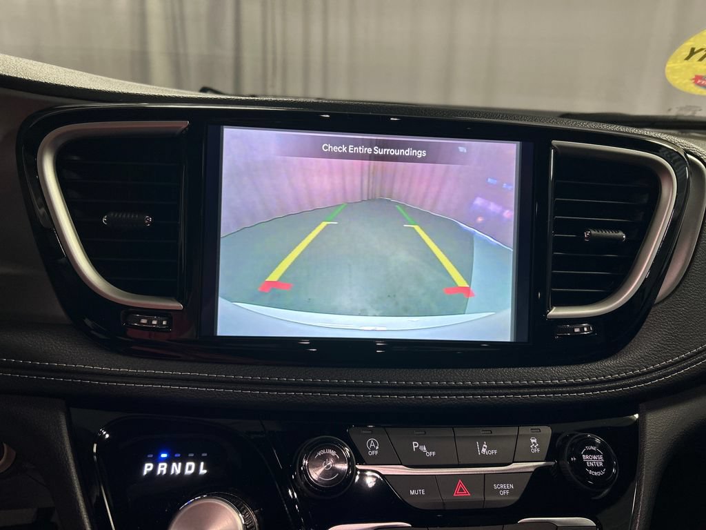 New 2027 Chrysler Pacifica Select FWD image 16