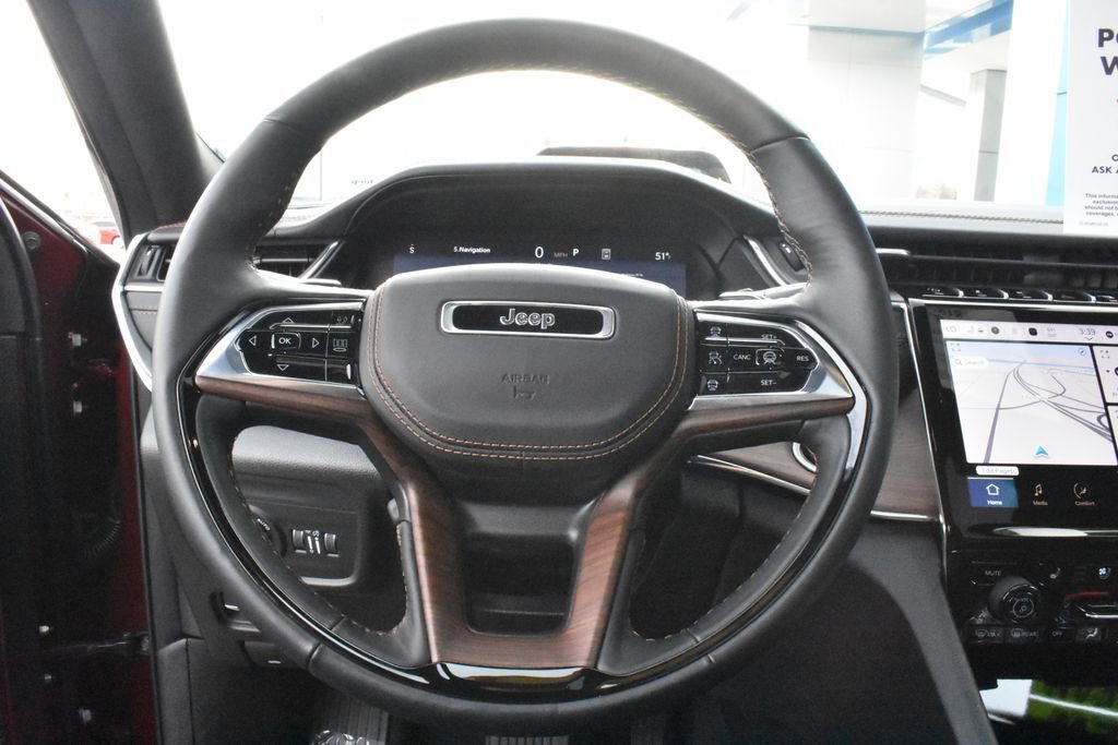 Used 2025 Jeep Grand Cherokee Summit w/ Adv Protech Group IV AWD/4WD image 18