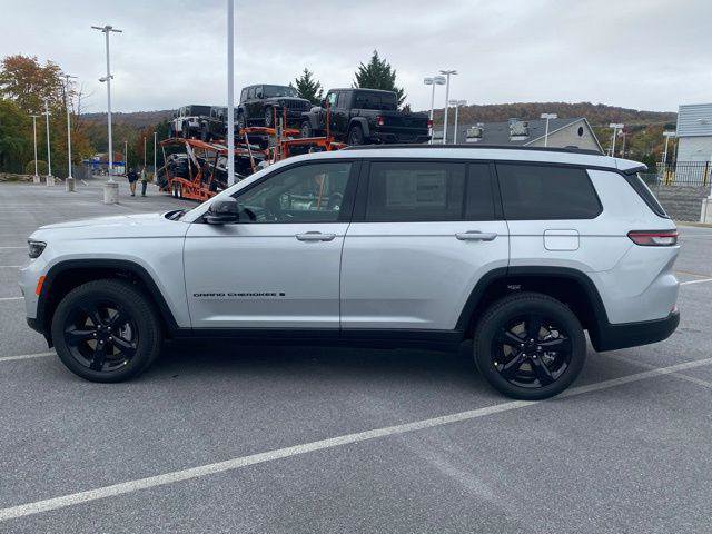 New 2025 Jeep Grand Cherokee L Limited w/ Luxury Tech Group II AWD/4WD image 4
