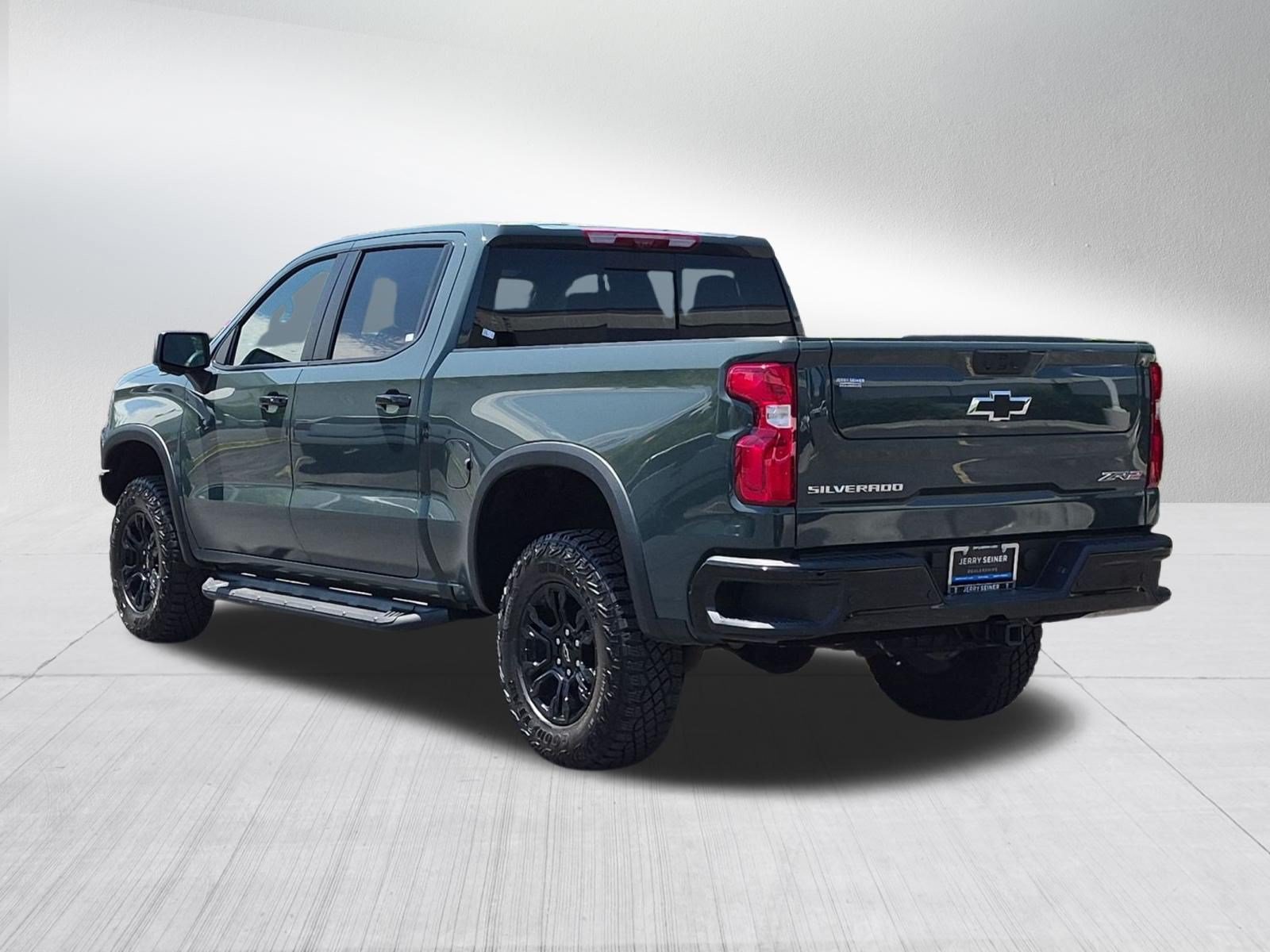 Used 2025 Chevrolet Silverado 1500 ZR2 w/ Technology Package AWD/4WD image 3