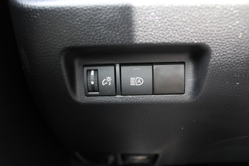 Used 2023 Toyota RAV4 LE AWD/4WD image 24