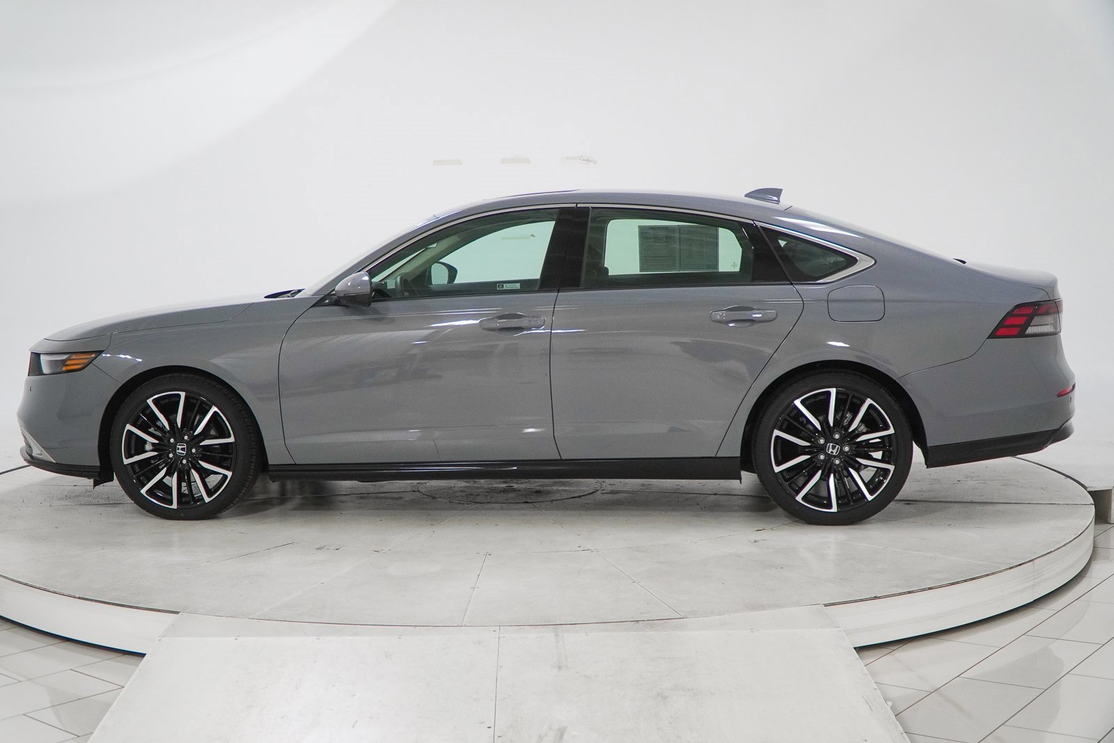 Used 2024 Honda Accord Touring image 6