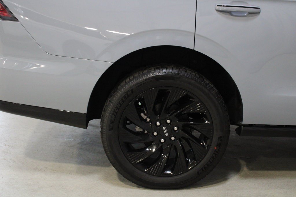 New 2027 Lincoln Navigator Reserve w/ Jet Appearance Package AWD/4WD image 25