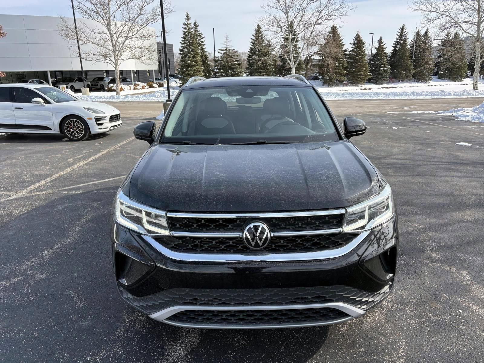 Used 2023 Volkswagen Taos SEL image 2