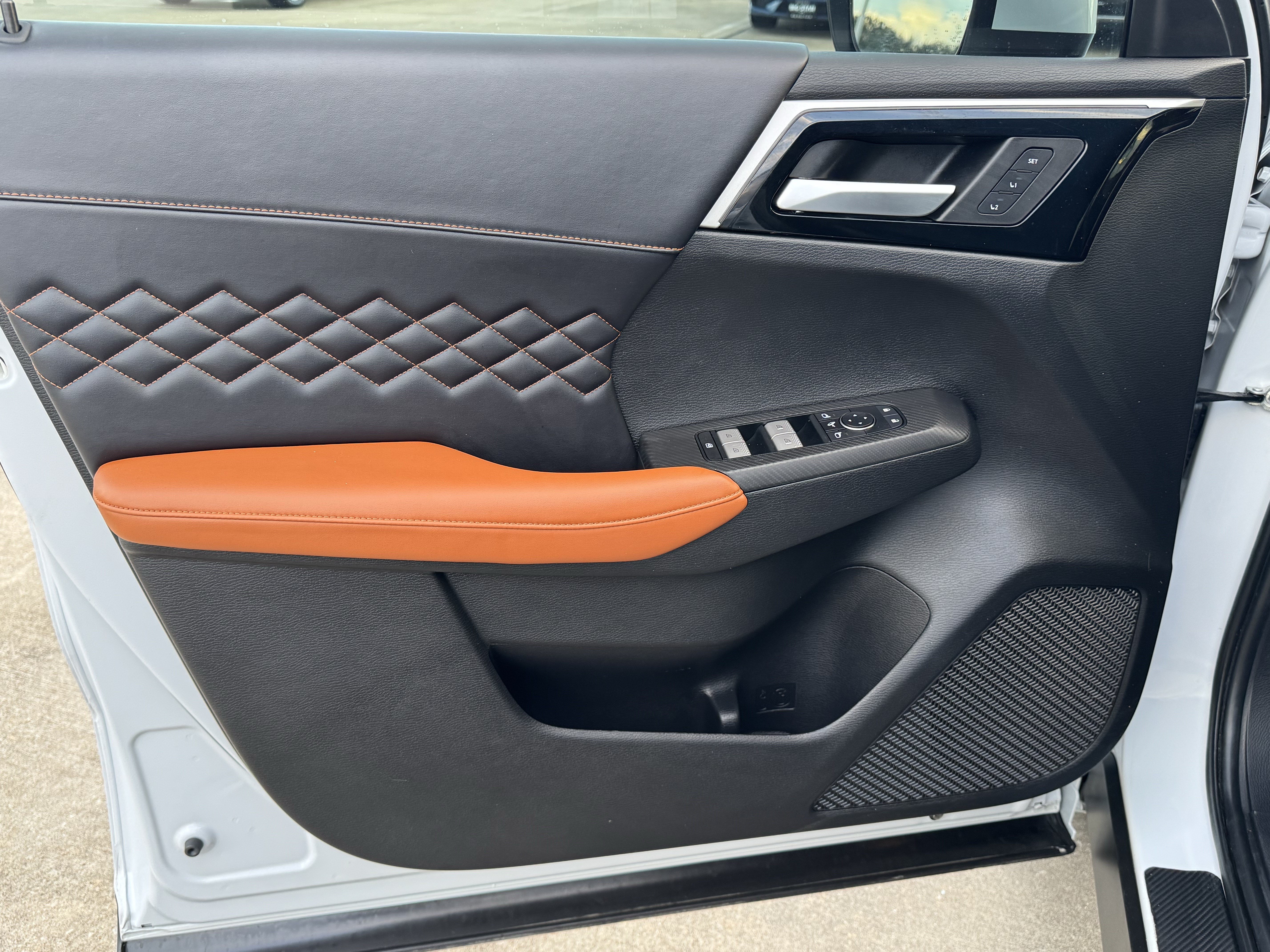 Used 2024 Mitsubishi Outlander SEL AWD/4WD image 13