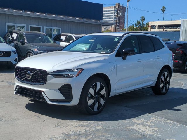 Used 2024 Volvo XC60 T8 Plus w/ Protection Package Premier AWD/4WD image 7