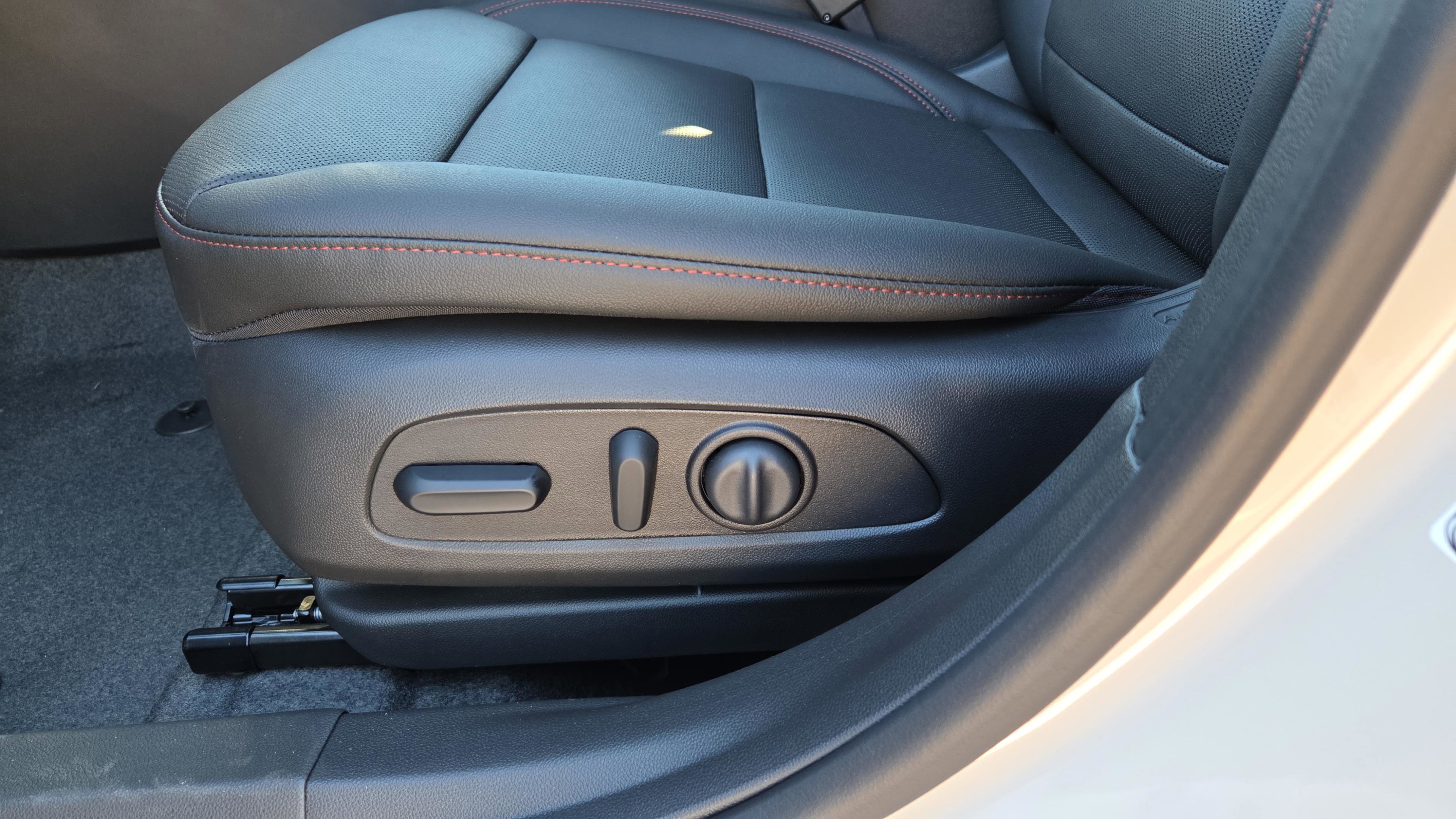 New 2026 Chevrolet Trax RS w/ Driver Confidence Package image 10