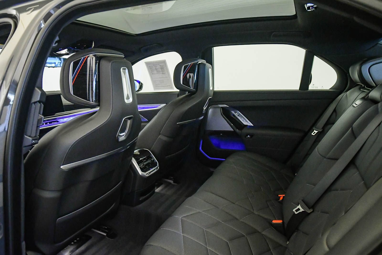 Certified 2025 BMW i7 eDrive50 w/ M Sport Package RWD image 20