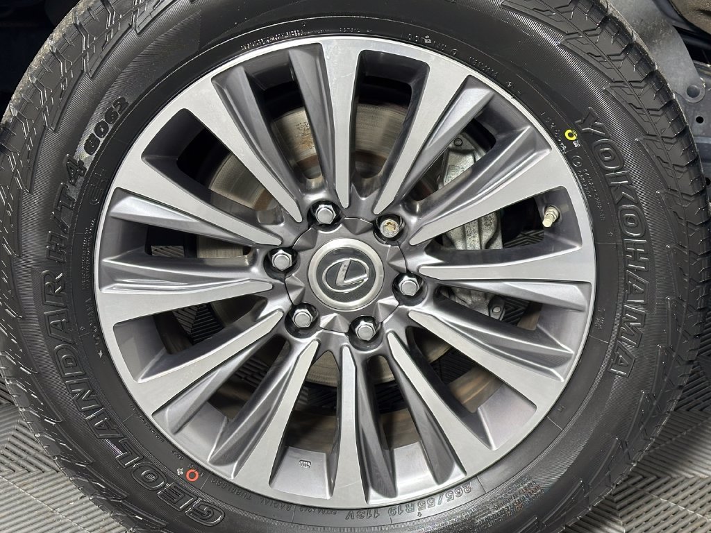 Used 2021 Lexus GX 460 Luxury w/ Accessory Package AWD/4WD image 15