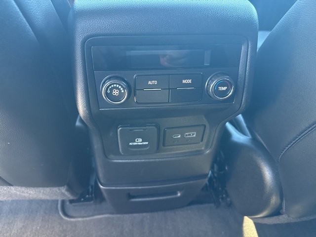 Used 2023 GMC Acadia SLT w/ Elevation Edition image 25