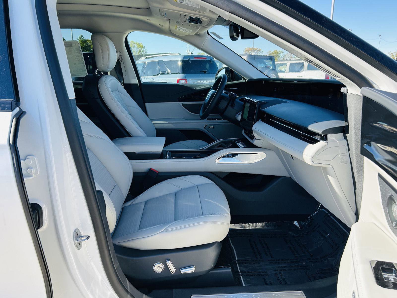 New 2026 Lincoln Nautilus Reserve w/ Jet Appearance Package image 45