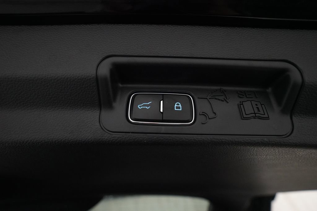 Used 2023 Ford Explorer XLT w/ Equipment Group 202A AWD/4WD image 15