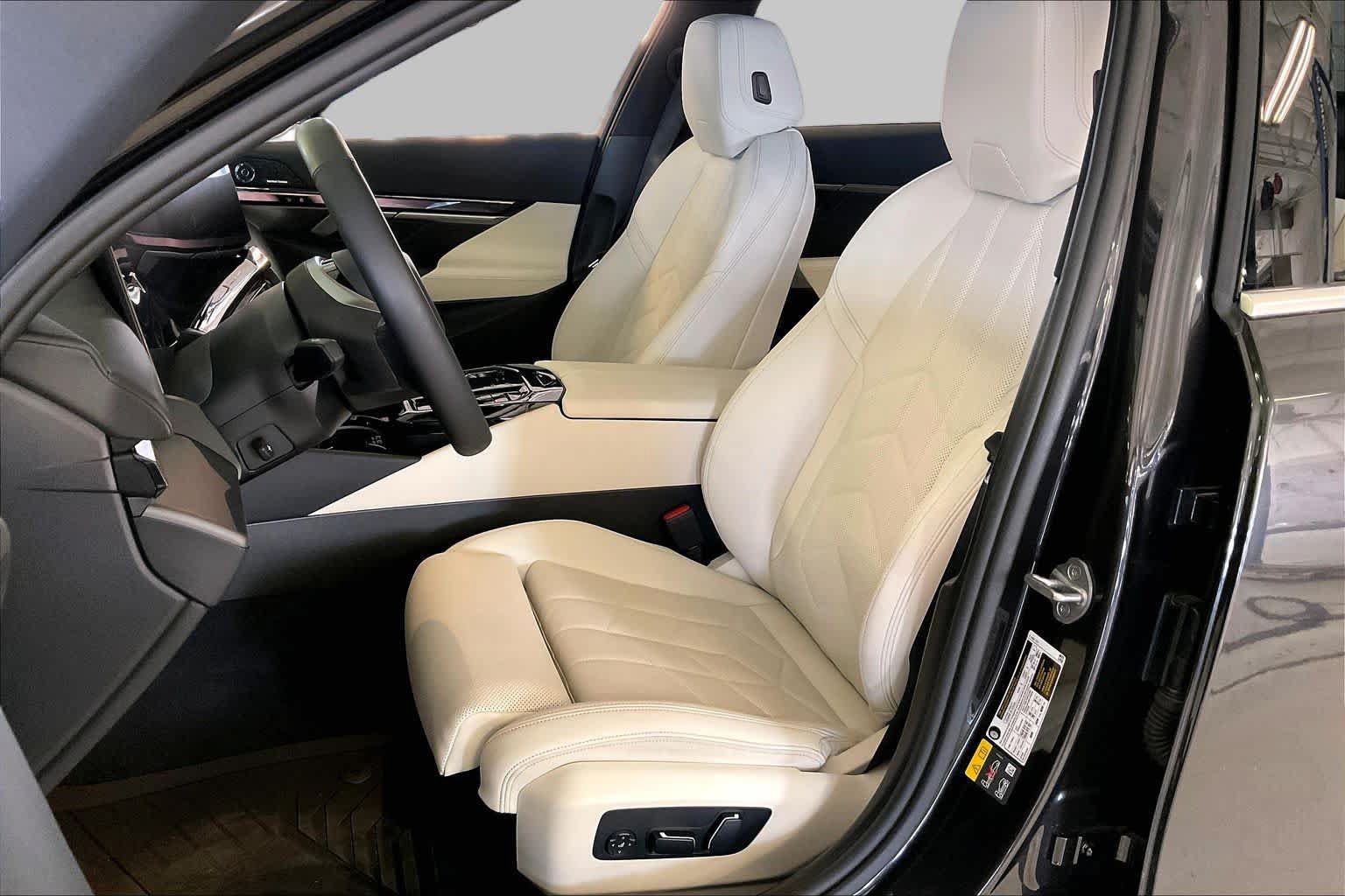 Used 2024 BMW i5 eDrive40i w/ M Sport Package RWD image 7
