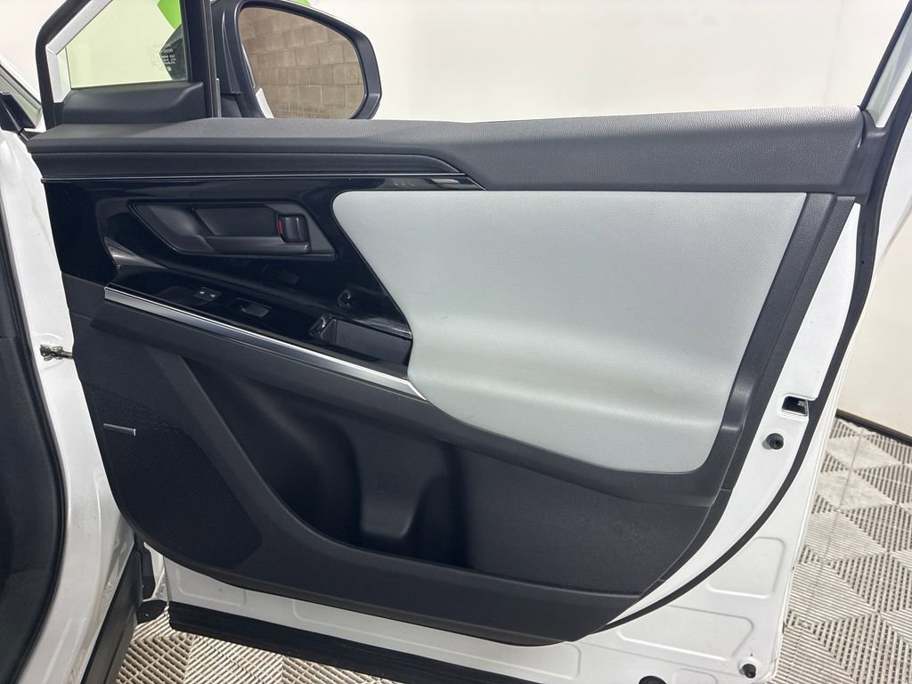 Used 2023 Subaru Solterra AWD image 35