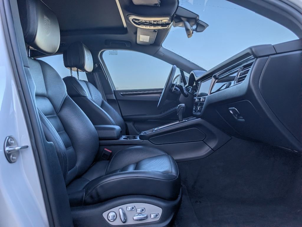 Certified 2022 Porsche Macan image 17