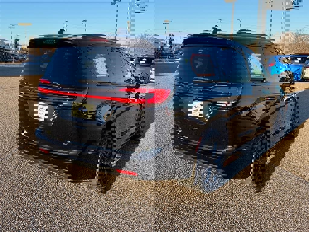 New 2026 Chrysler Pacifica Select w/ S Appearance Package image 3