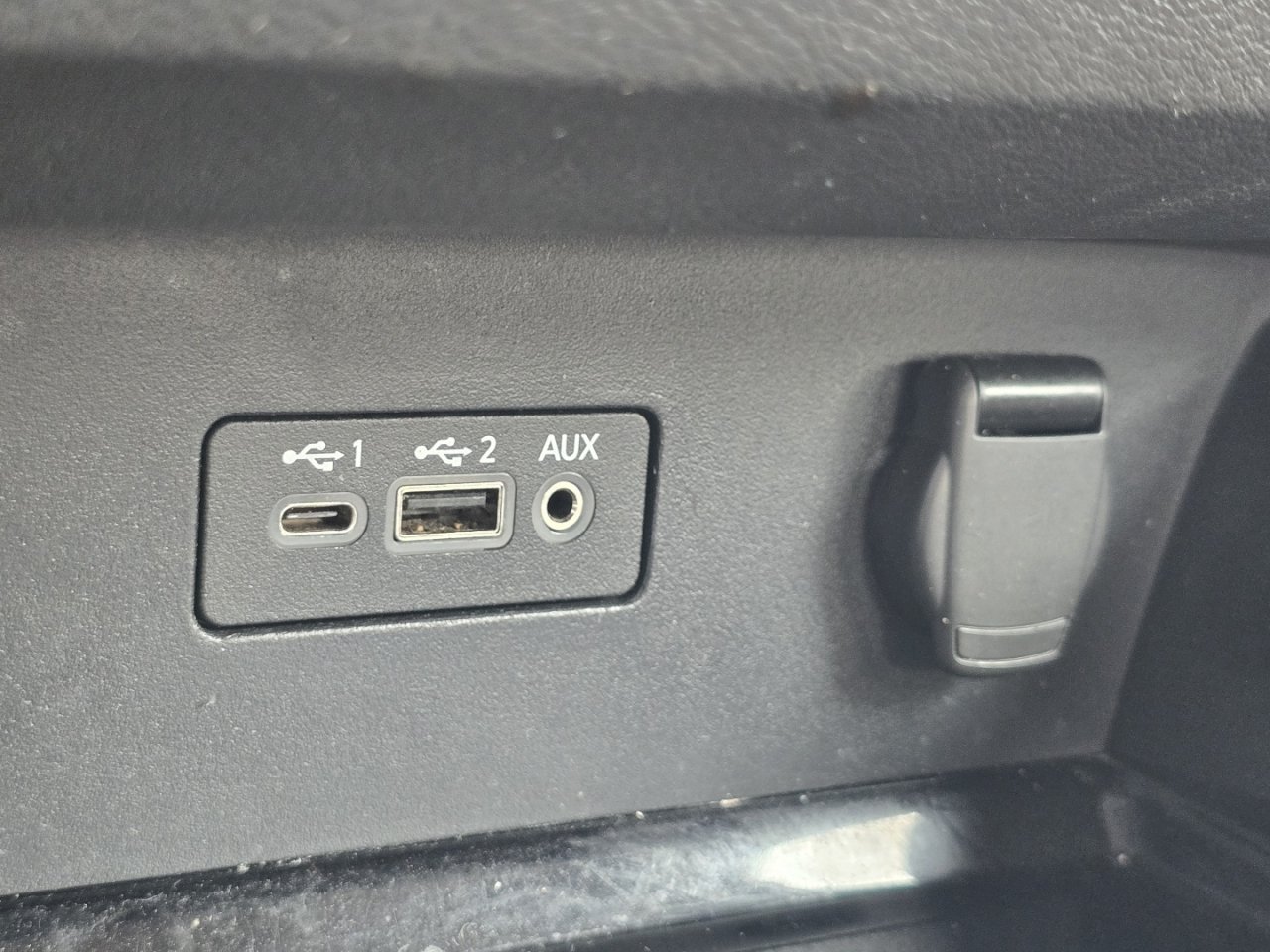 Used 2024 Nissan Altima 2.5 SV FWD image 31