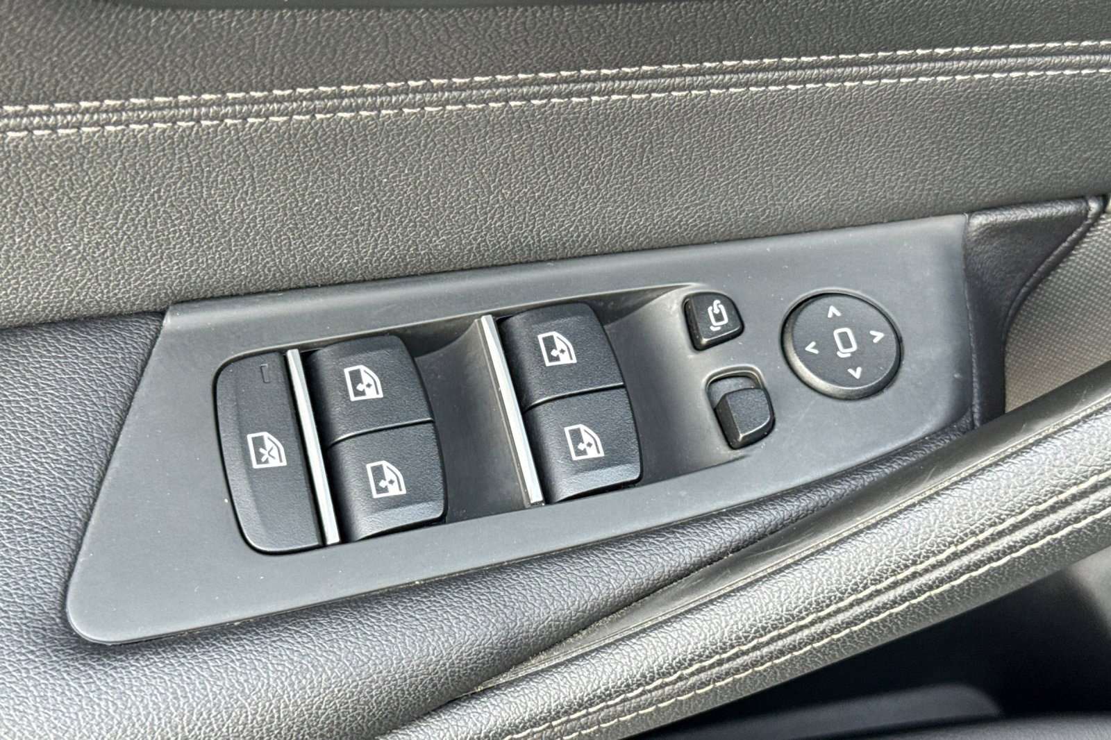 Certified 2023 BMW 530i w/ Premium Package image 13