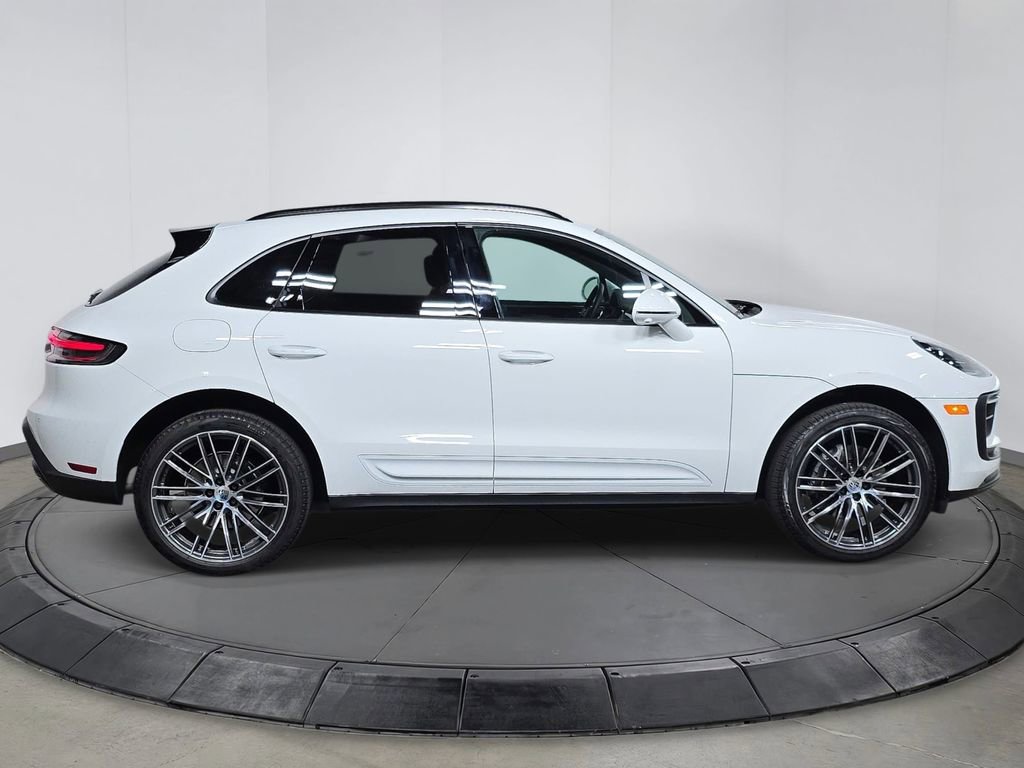 Certified 2025 Porsche Macan image 8