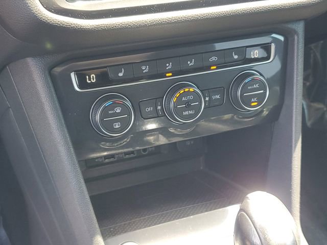 Certified 2020 Volkswagen Tiguan SE w/ Panoramic Sunroof Package FWD image 24