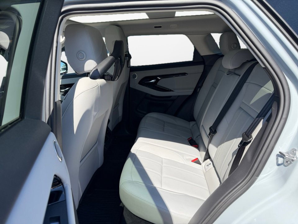 Used 2024 Land Rover Range Rover Evoque S image 13