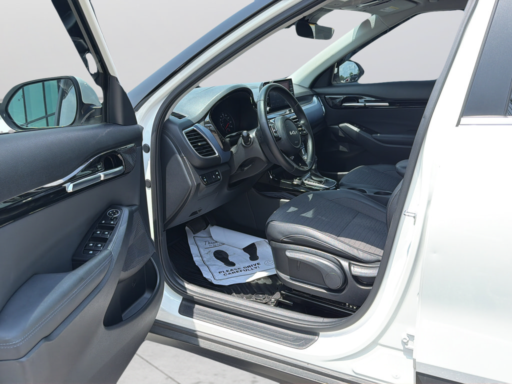 Used 2023 Kia Seltos S FWD image 17