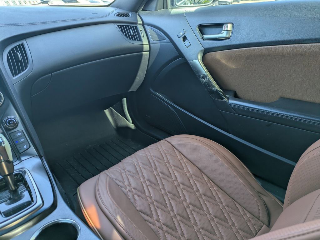 Used 2013 Hyundai Genesis 3.8 image 16