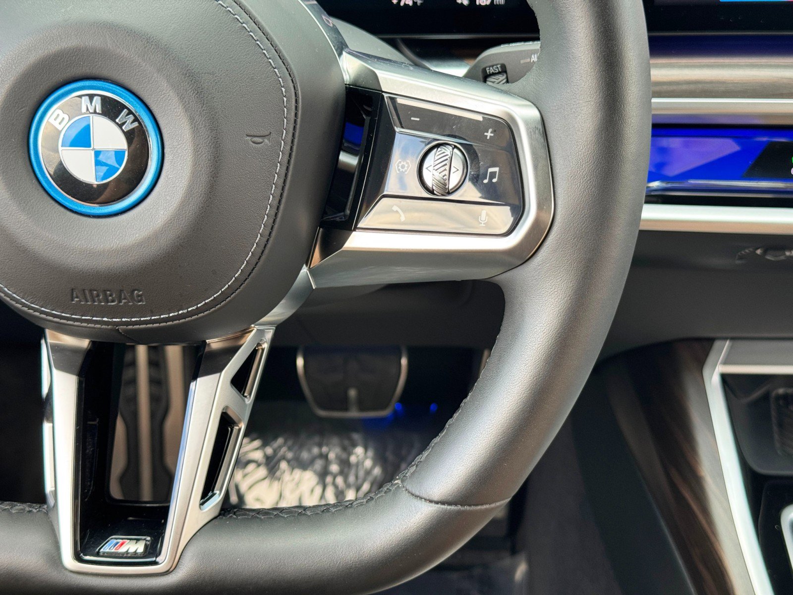 Used 2023 BMW i7 xDrive60 image 23