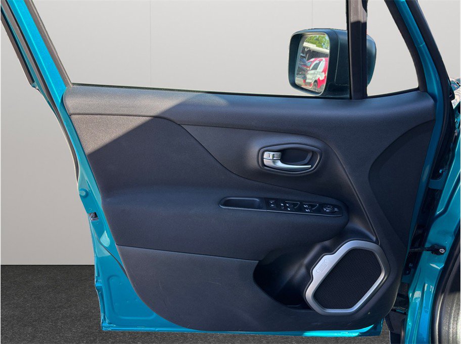 Used 2021 Jeep Renegade Latitude FWD image 20