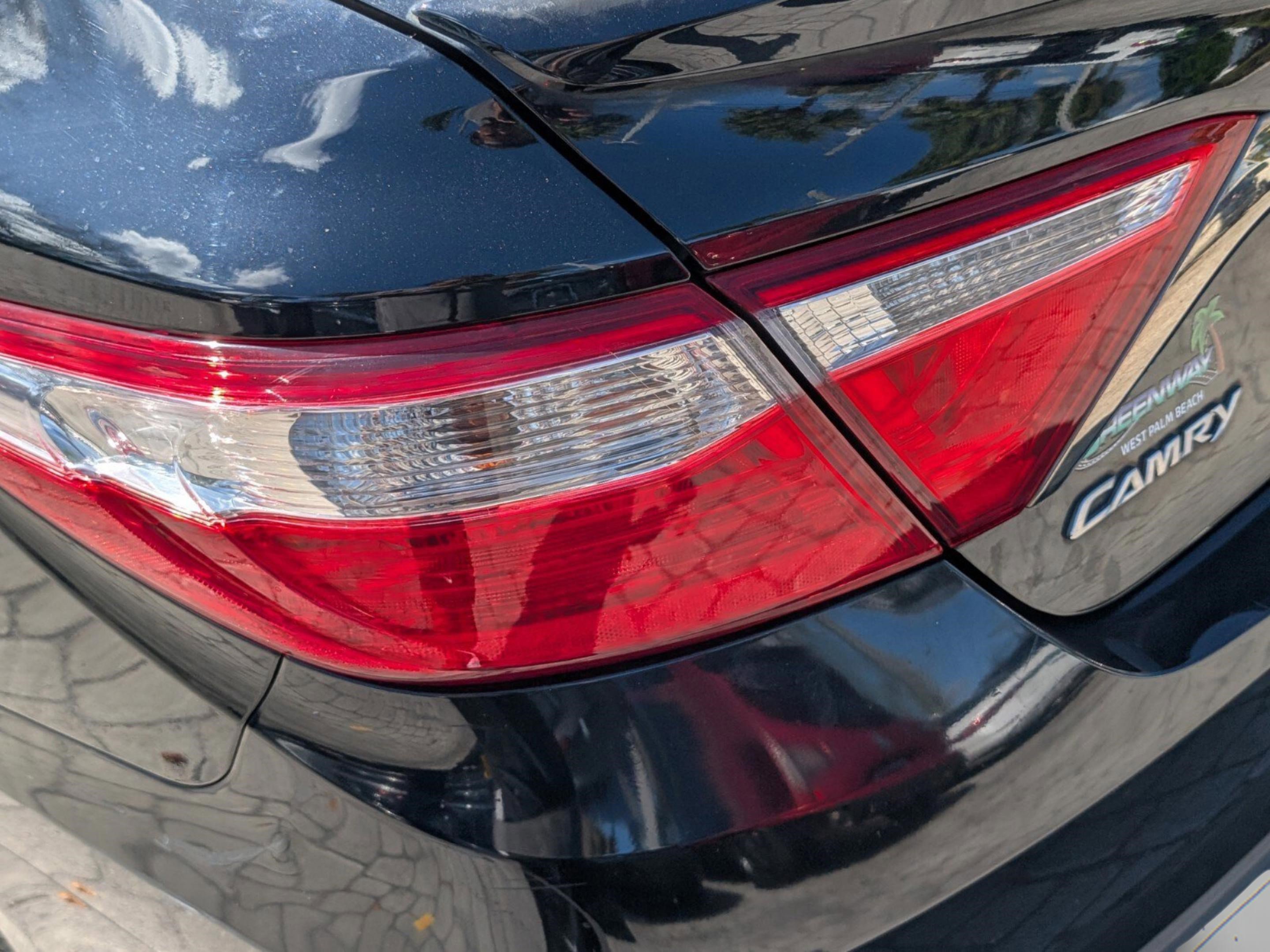 Used 2015 Toyota Camry SE image 18