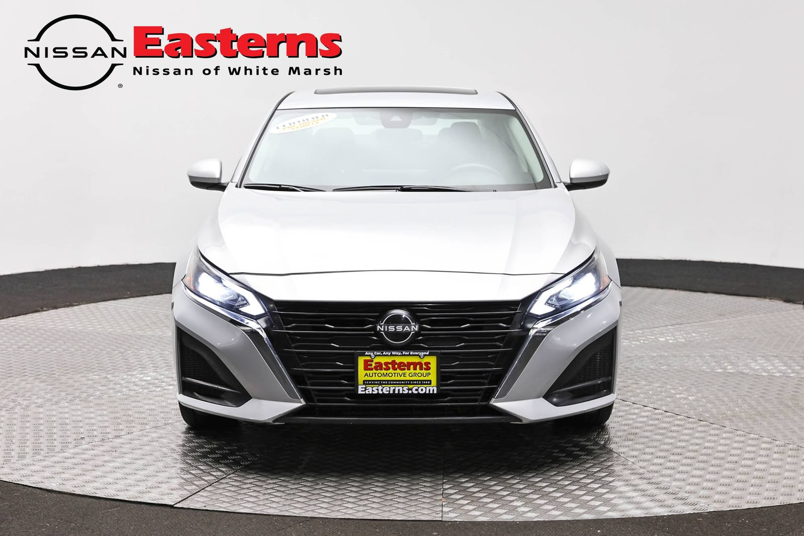 Used 2023 Nissan Altima 2.5 SV w/ SV Premium Package AWD/4WD image 2
