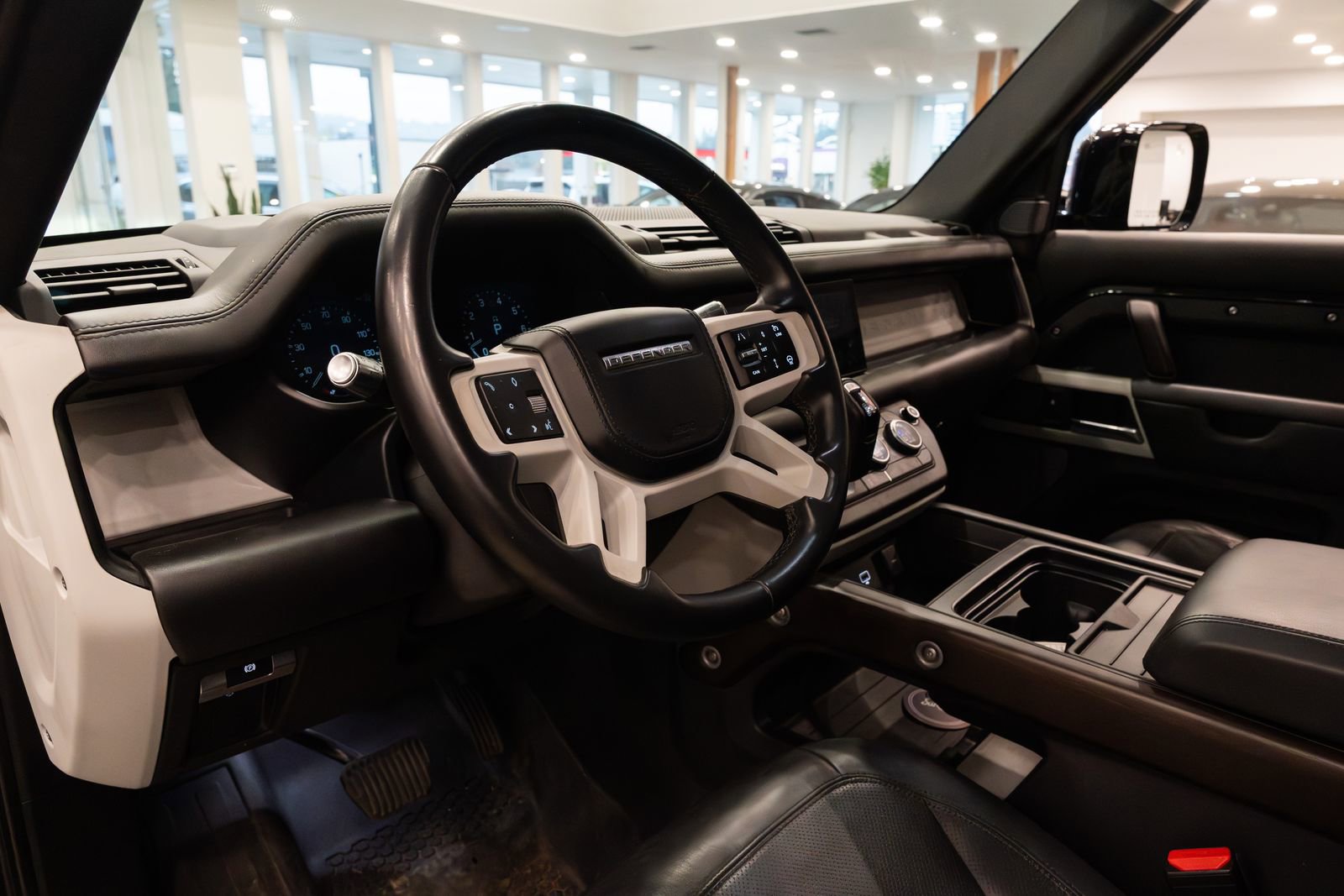 Used 2020 Land Rover Defender 110 HSE image 8