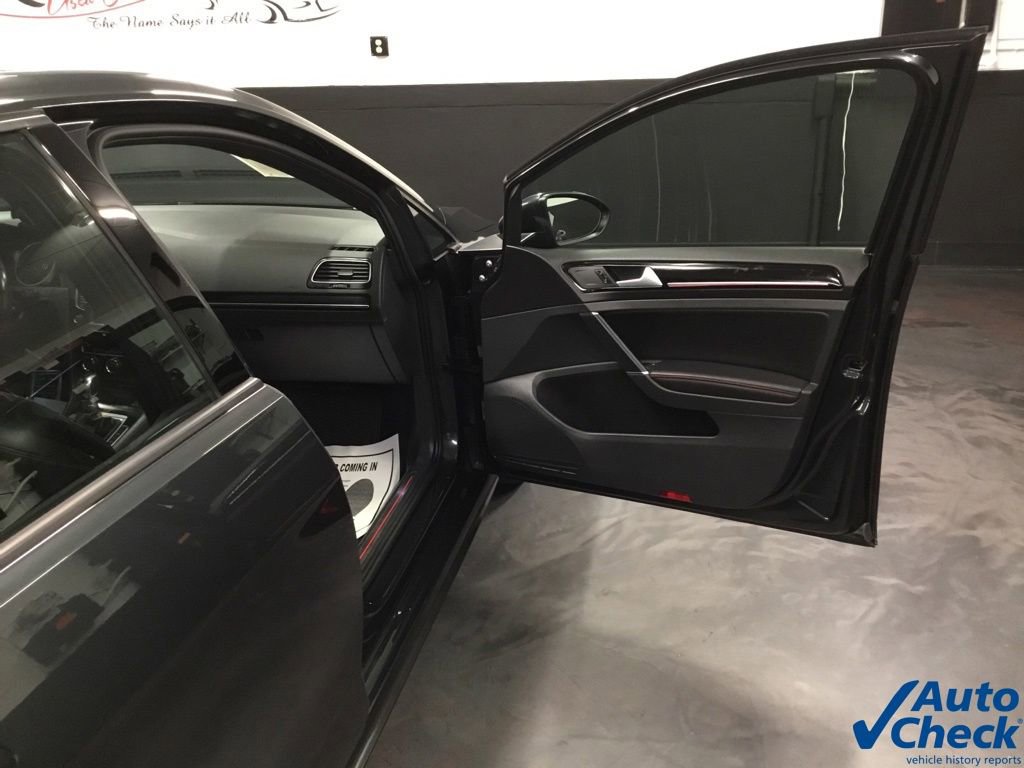 Used 2017 Volkswagen GTI SE image 33