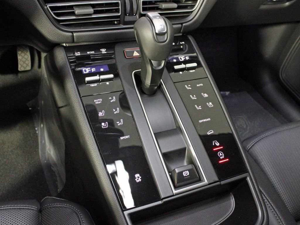 Certified 2025 Porsche Macan image 29