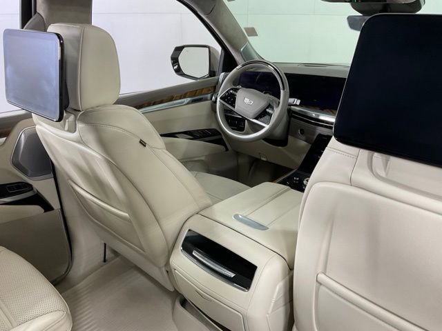 Certified 2025 Cadillac Escalade ESV Sport Platinum image 30
