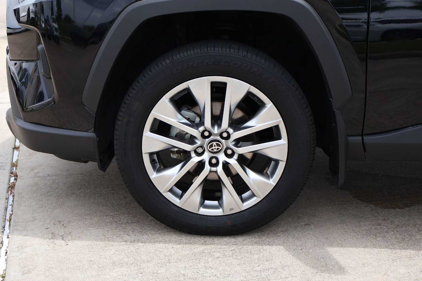 Used 2023 Toyota RAV4 XLE Premium FWD image 8