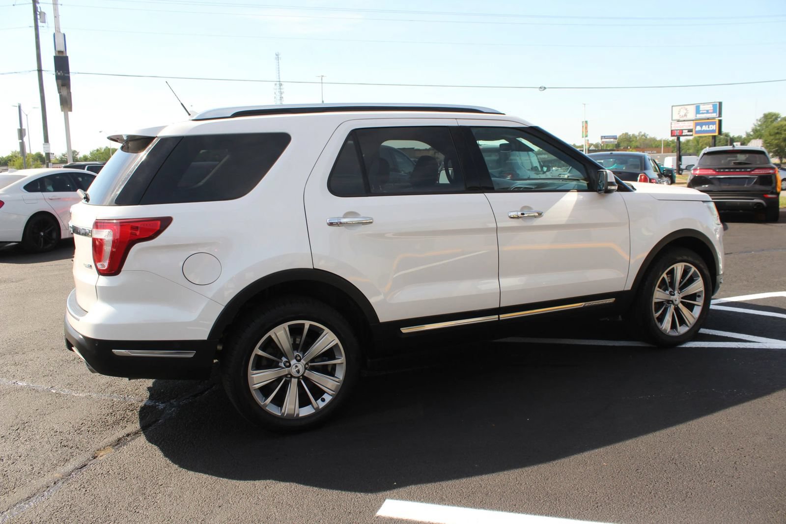 Used 2018 Ford Explorer Limited w/ Equipment Group 301A AWD/4WD image 7
