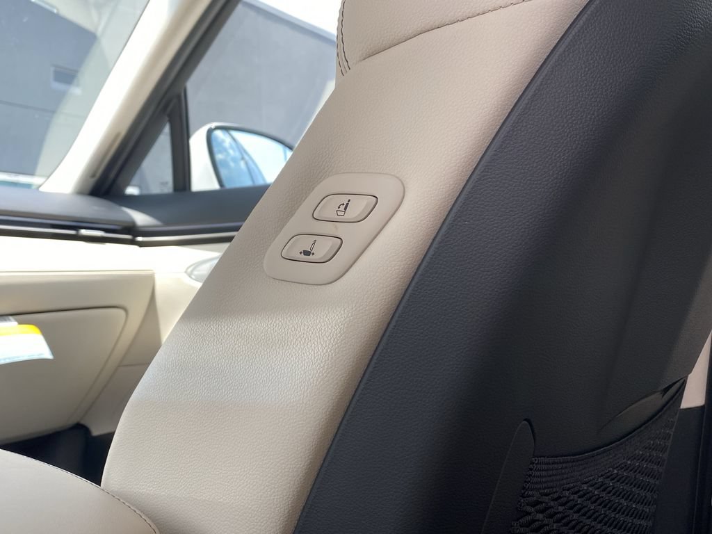 New 2026 Genesis GV70 2.5T Advanced AWD/4WD image 32