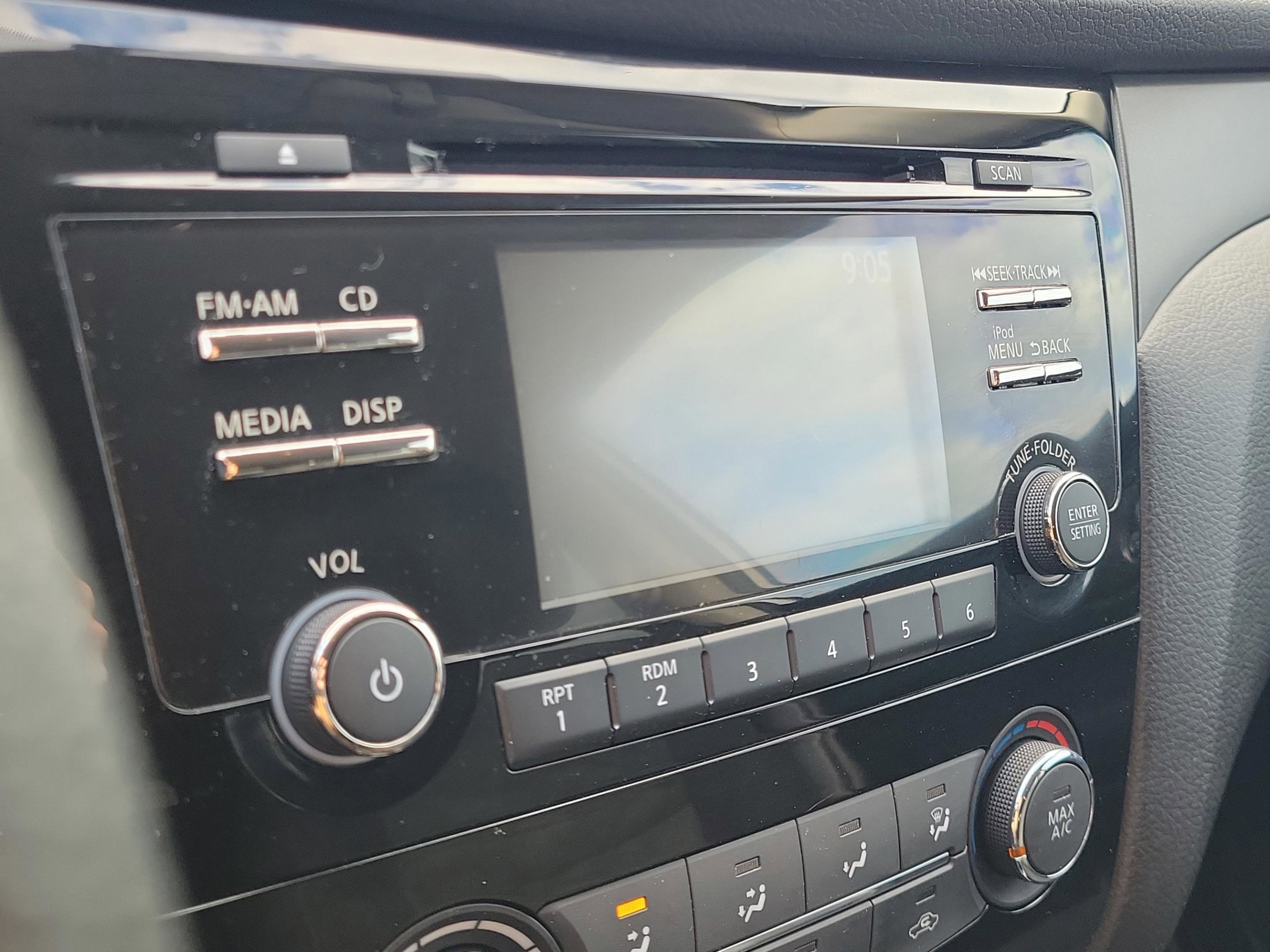 Used 2015 Nissan Rogue S w/ S Family Package image 21