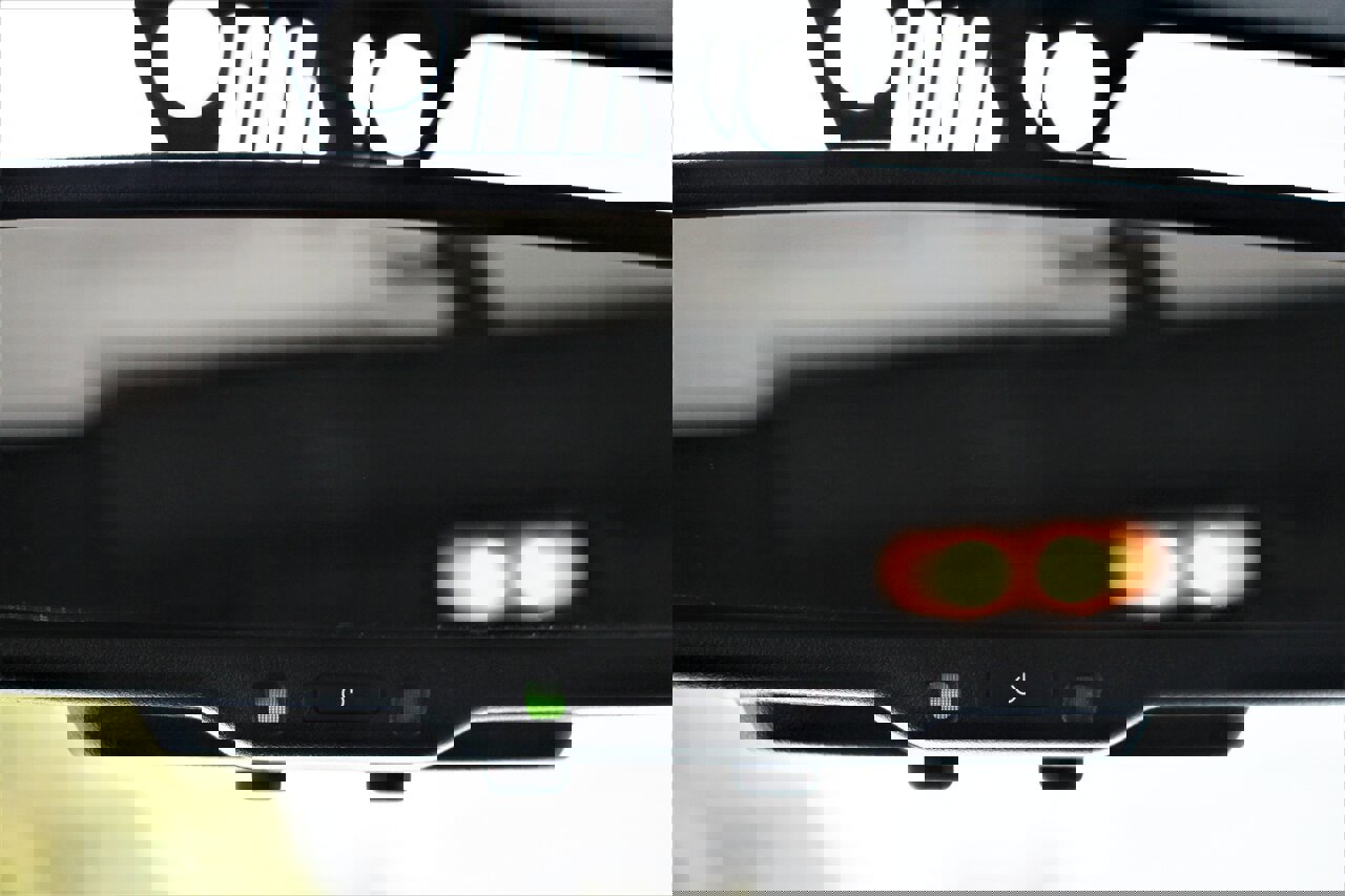 Used 2018 Jeep Wrangler Unlimited Sahara w/ Connectivity Group image 29