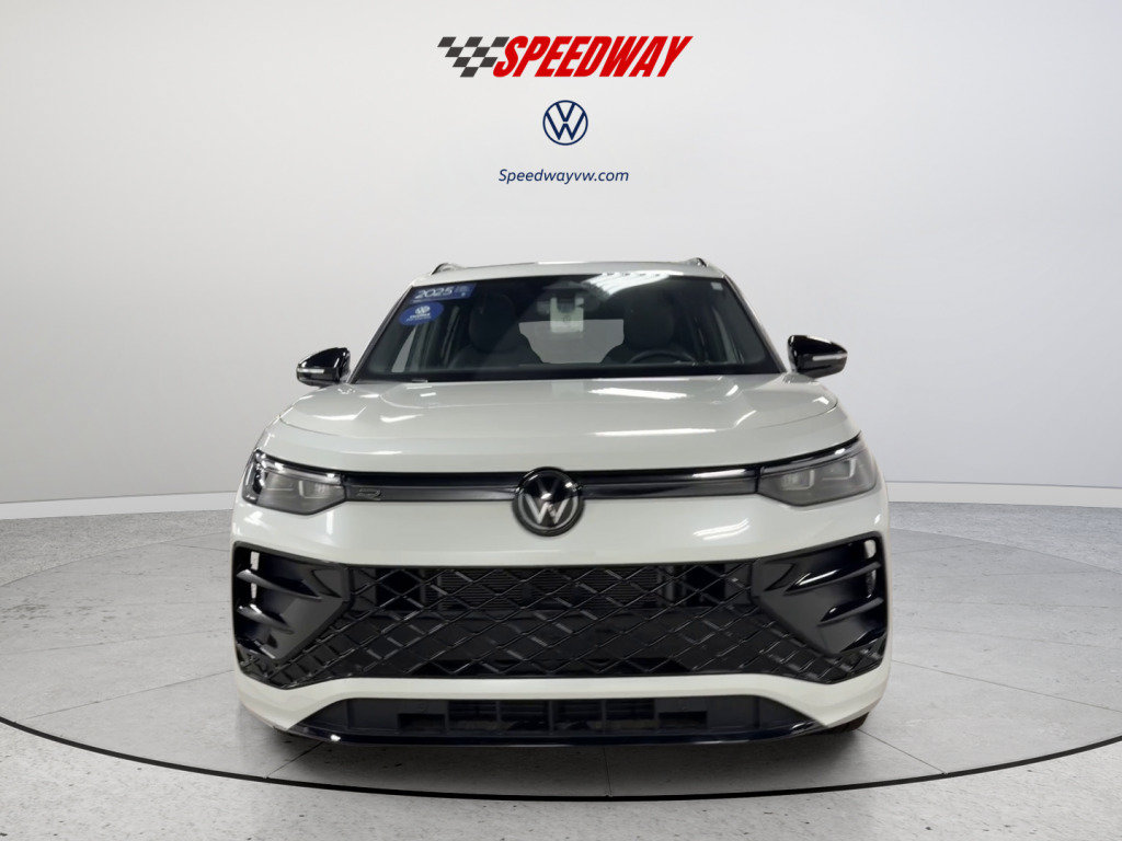 Certified 2025 Volkswagen Tiguan SE R-Line AWD/4WD image 13