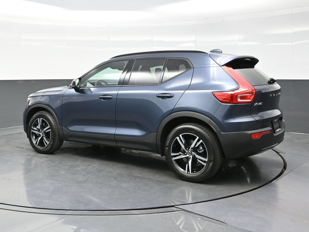New 2026 Volvo XC40 B5 Core w/ Climate Package AWD/4WD image 4