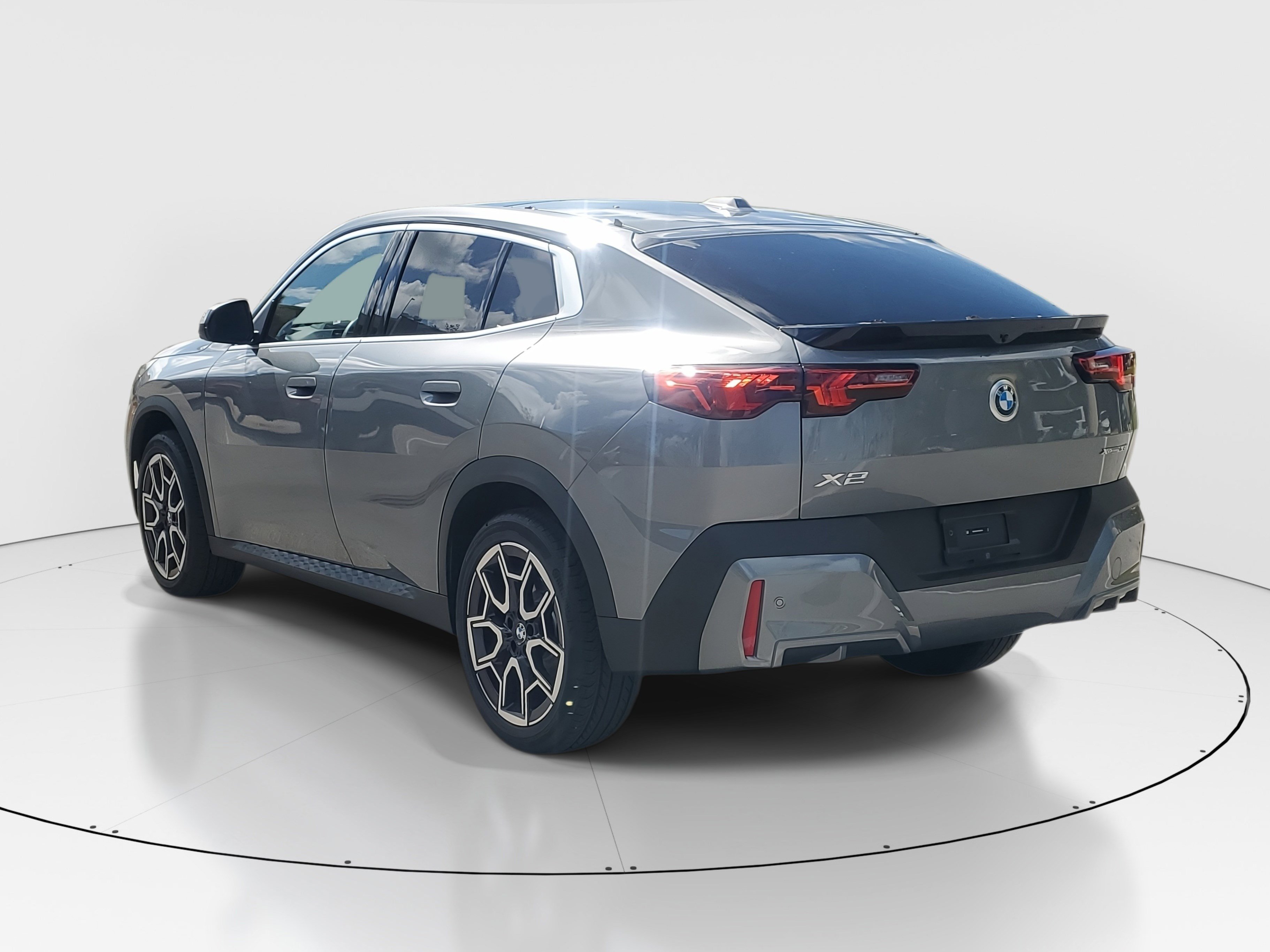 Used 2024 BMW X2 xDrive28i w/ Premium Package image 5