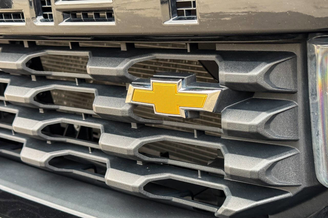 Used 2019 Chevrolet Silverado 1500 Custom w/ Custom Value Package AWD/4WD image 9