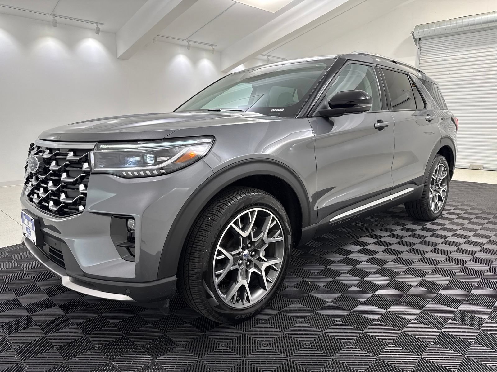 Used 2025 Ford Explorer Platinum w/ Ultimate Package AWD/4WD image 3