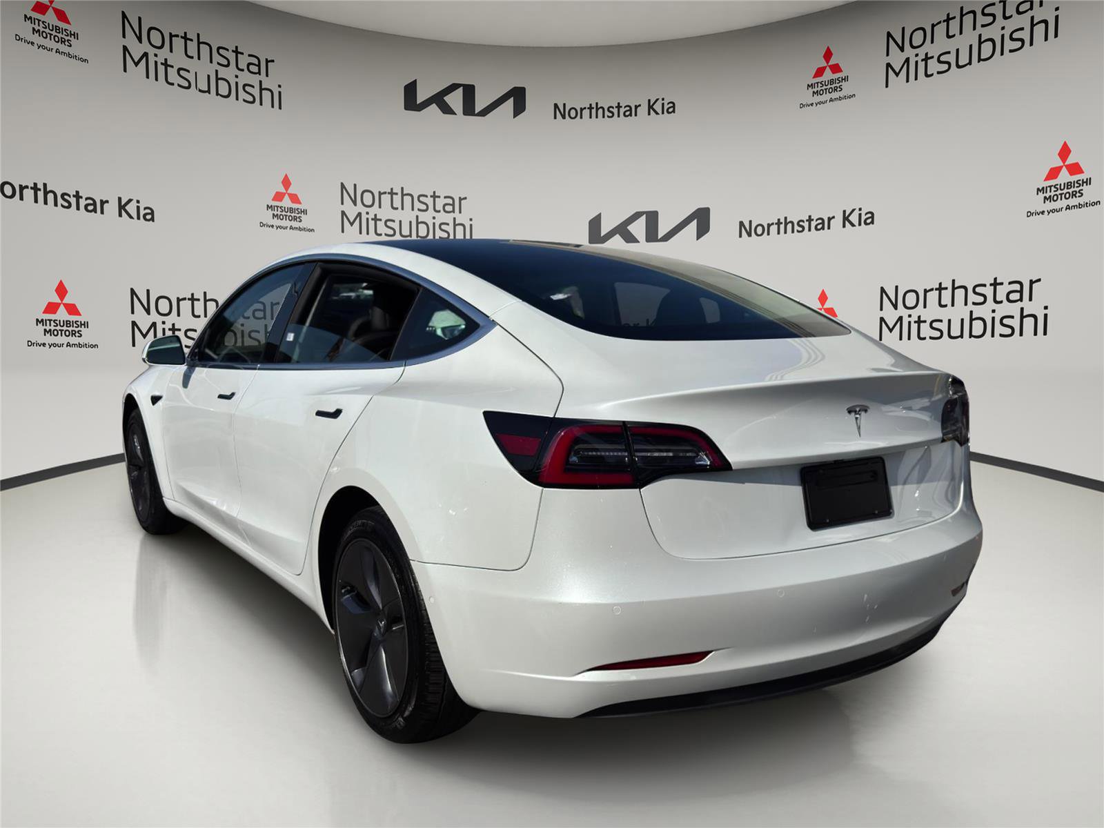 Used 2019 Tesla Model 3 Mid Range image 2