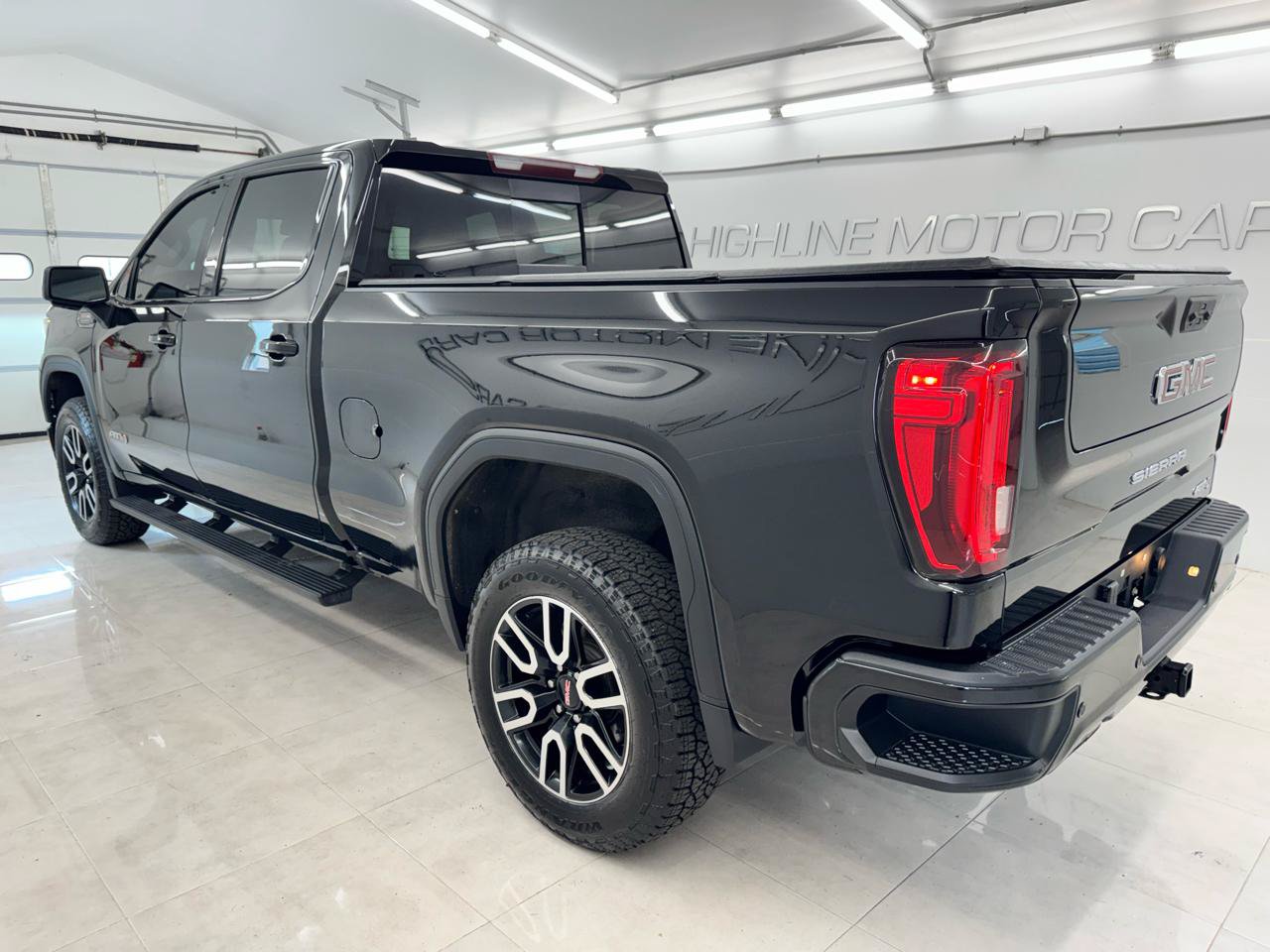 Used 2022 GMC Sierra 1500 AT4 w/ AT4 Premium Package AWD/4WD image 8