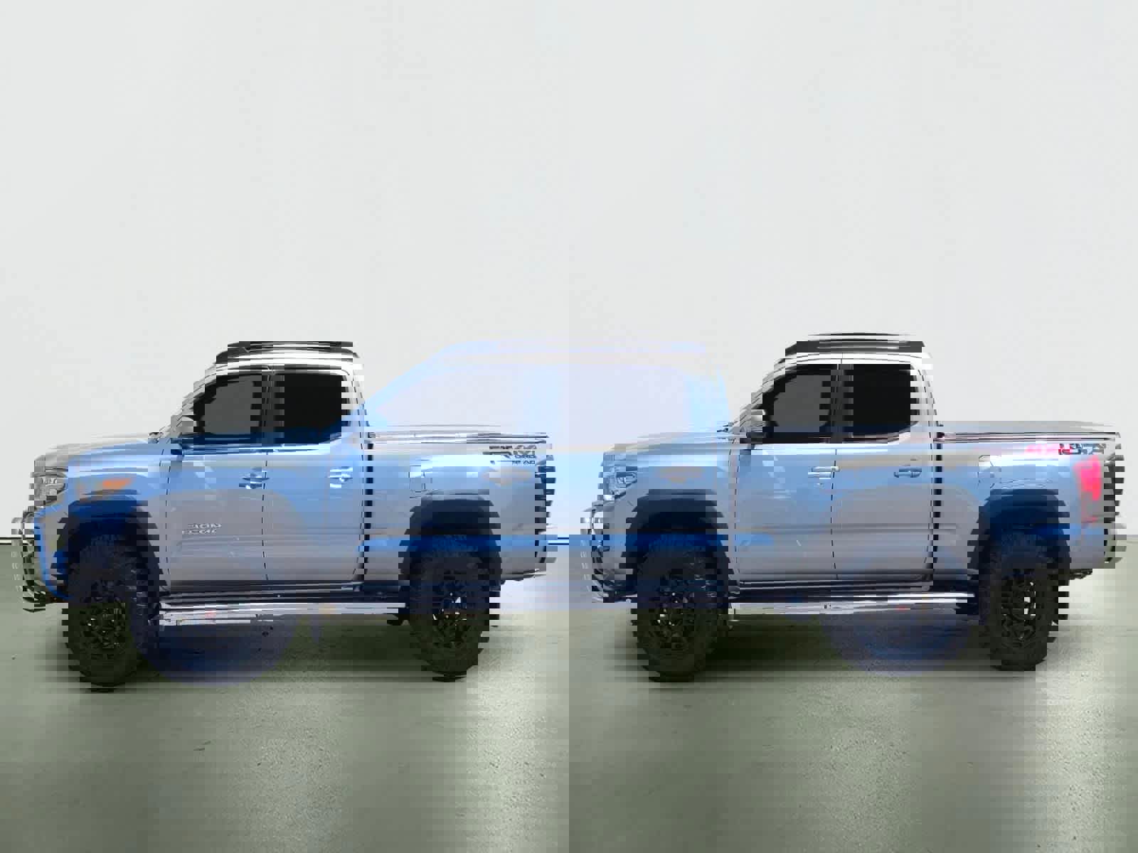 Used 2019 Toyota Tacoma TRD Off-Road w/ TRD Premium Off Road Package AWD/4WD image 4