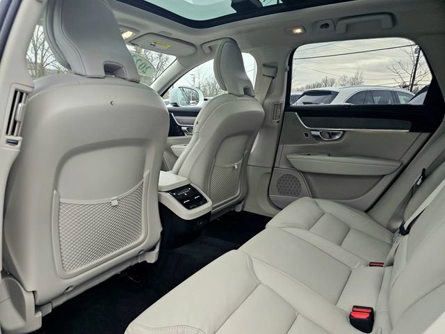 Used 2023 Volvo V90 B6 Cross Country Ultimate image 24